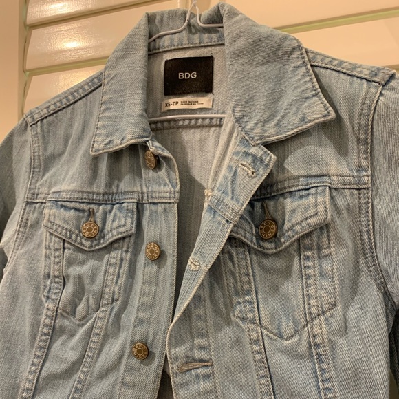 Urban Outfitters BDG Cropped Denim Trucker Jacket - Picture 8 of 12